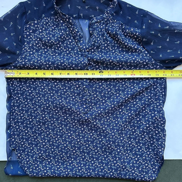 Lucky Brand Top Womens Size M Dark Blue Floral Boho Peasant Button Flowy Blouse - Picture 13 of 13
